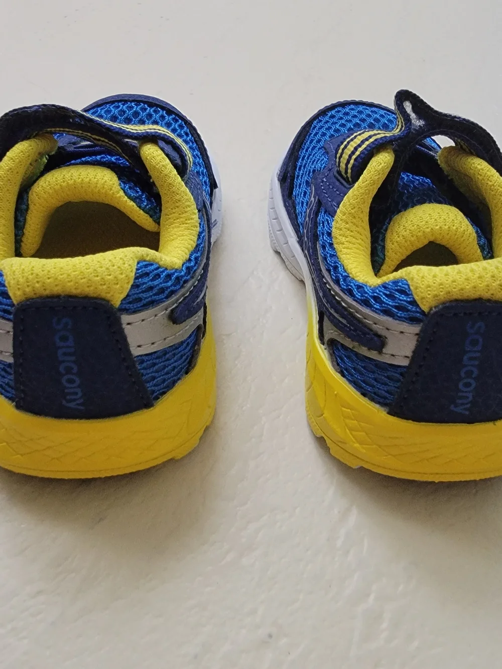 Saucony Kids' Blue & Yellow Lightweight Athletic Shoes - Toddler Size 4.5W